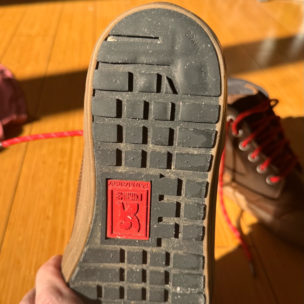 Chrome Industries STORM 415 TRACTION BOOT - Picture 3 of 5